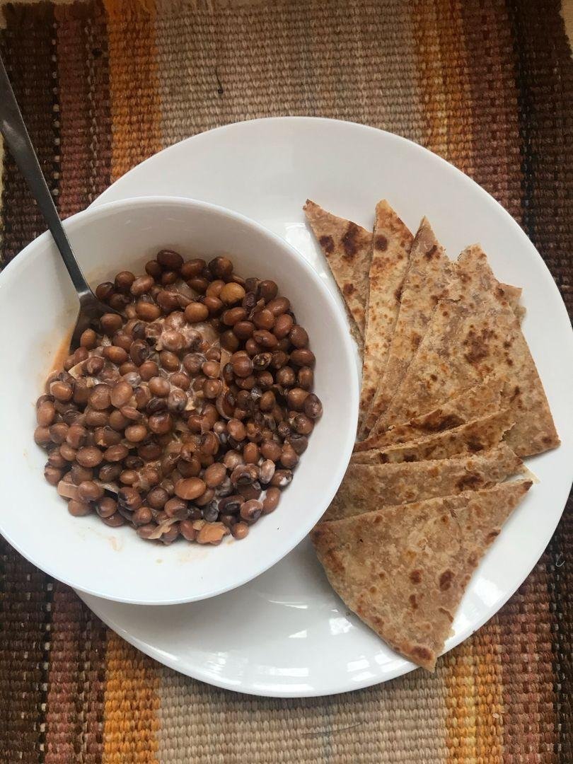 Mbaazi ya Nazi — Kenyan Pigeon Peas in Coconut Sauce